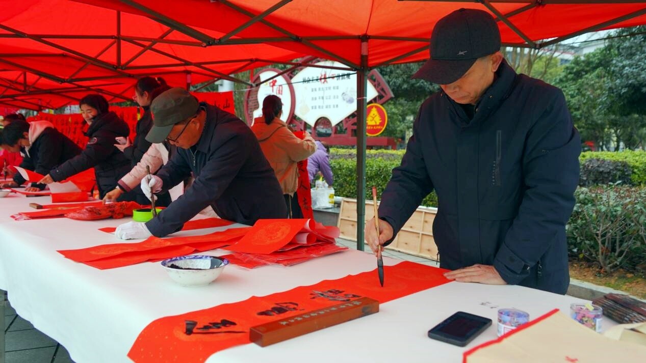 新春走基层 送温暖丨马上来芷江 过个心侗年  芷江举行“新时代廉洁文化美术书法摄影展”活动