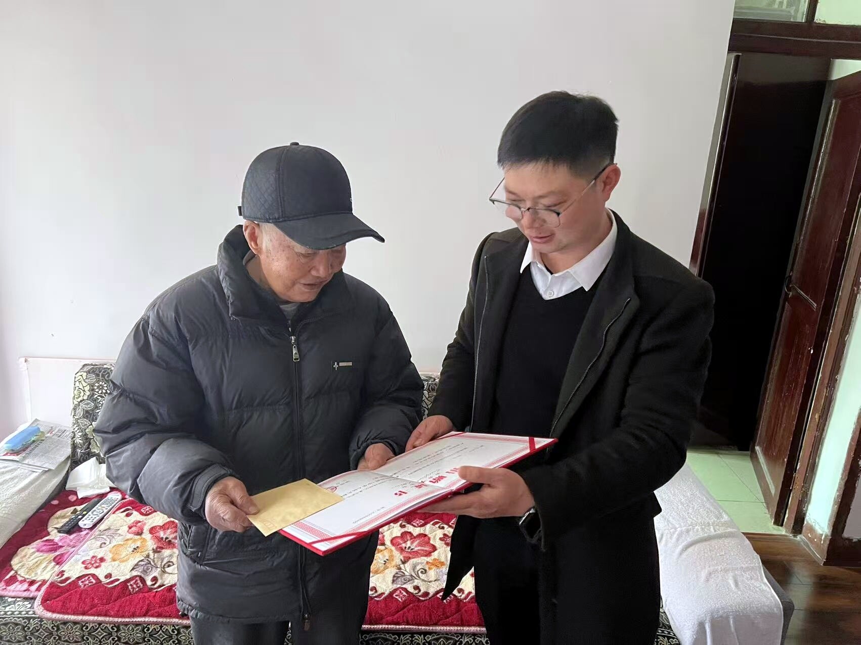 新春走基层 送温暖丨芷江退役军人事务局春节前走访慰问退役军人