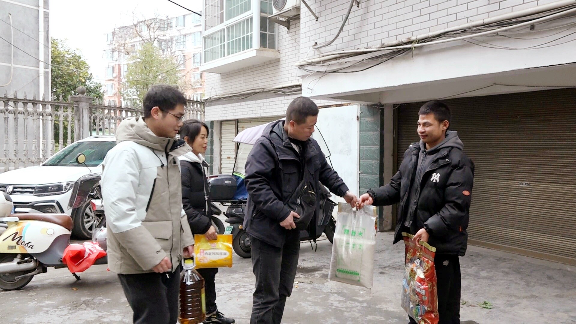 新春走基层 送温暖丨爱心企业家走访慰问困难群众 暖心善举传真情