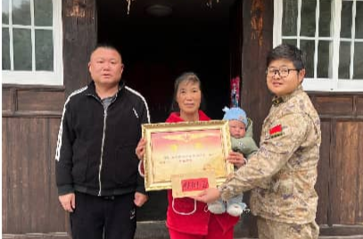 碧涌镇：春节送喜报 荣光暖兵心