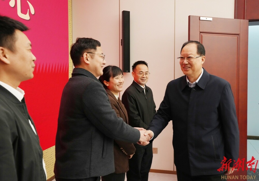 毛伟明赴省审计厅看望慰问干部职工