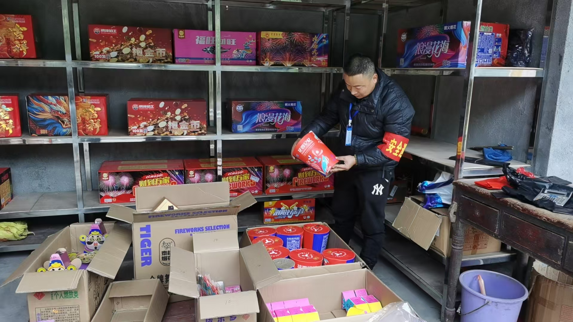 罗卜田乡：“打非治违”在行动 严守烟花爆竹安全关