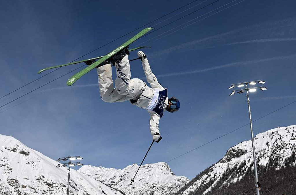 第五金！谷爱凌、李方慧包揽米兰冬奥会自由式滑雪女子U型场地技巧金银牌