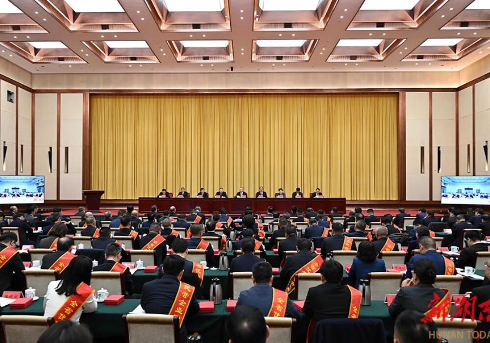 全省促进民营经济发展壮大暨企业服务年行动部署大会召开 沈晓明讲话 毛伟明主持