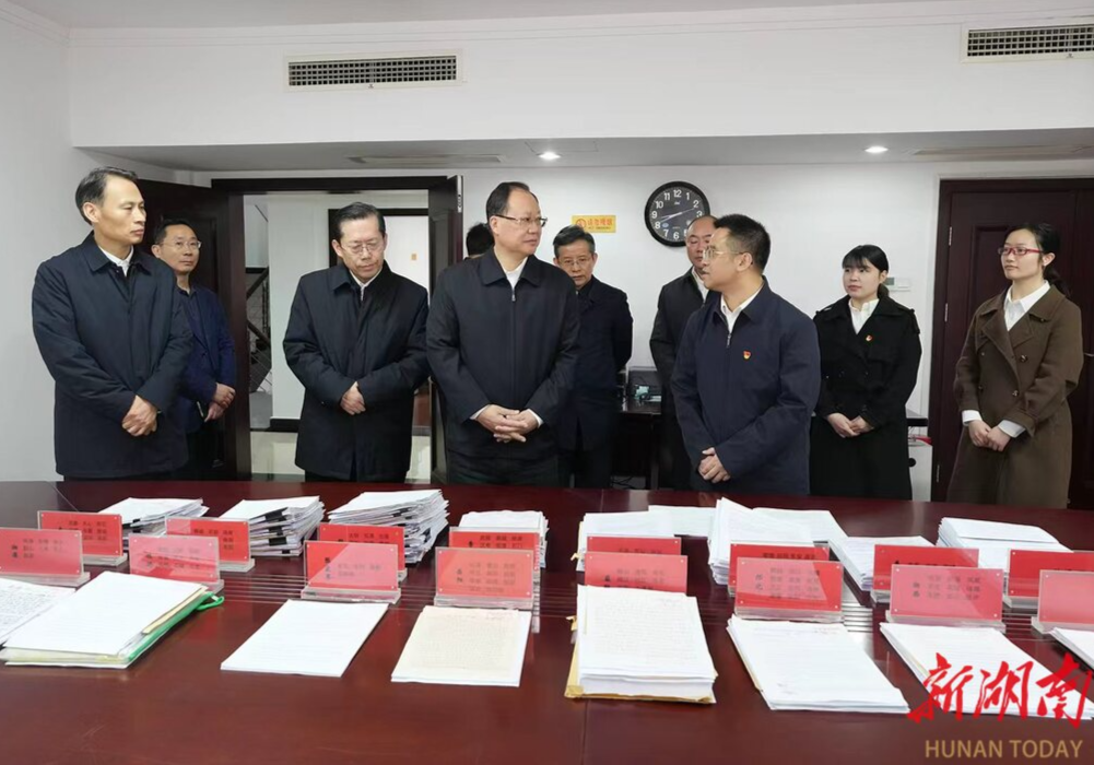 毛伟明在省信访局慰问调研