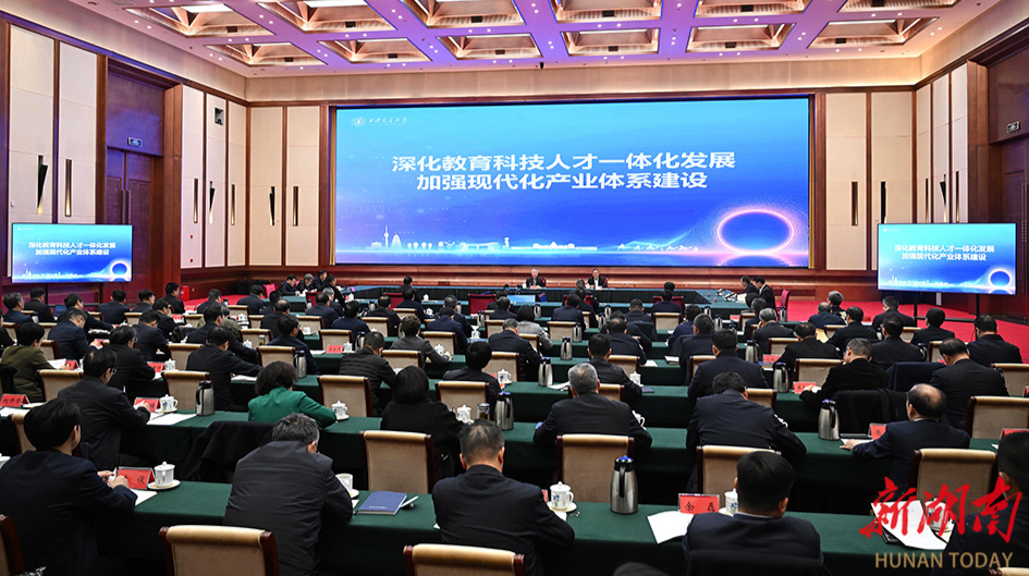 沈晓明：一体推进教育科技人才发展 为实现“三高四新”美好蓝图提供有力支撑