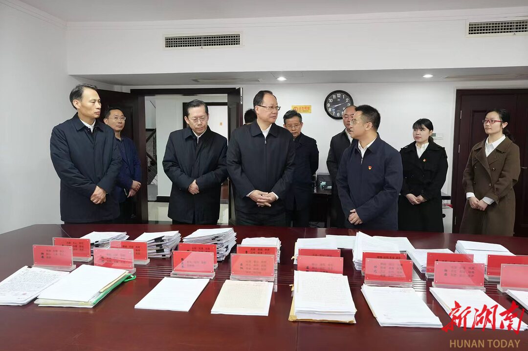 毛伟明在省信访局慰问调研