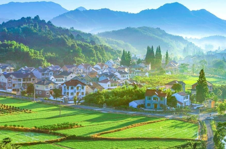 夯实中国式现代化的底座——习近平总书记引领中国从脱贫攻坚迈向乡村全面振兴