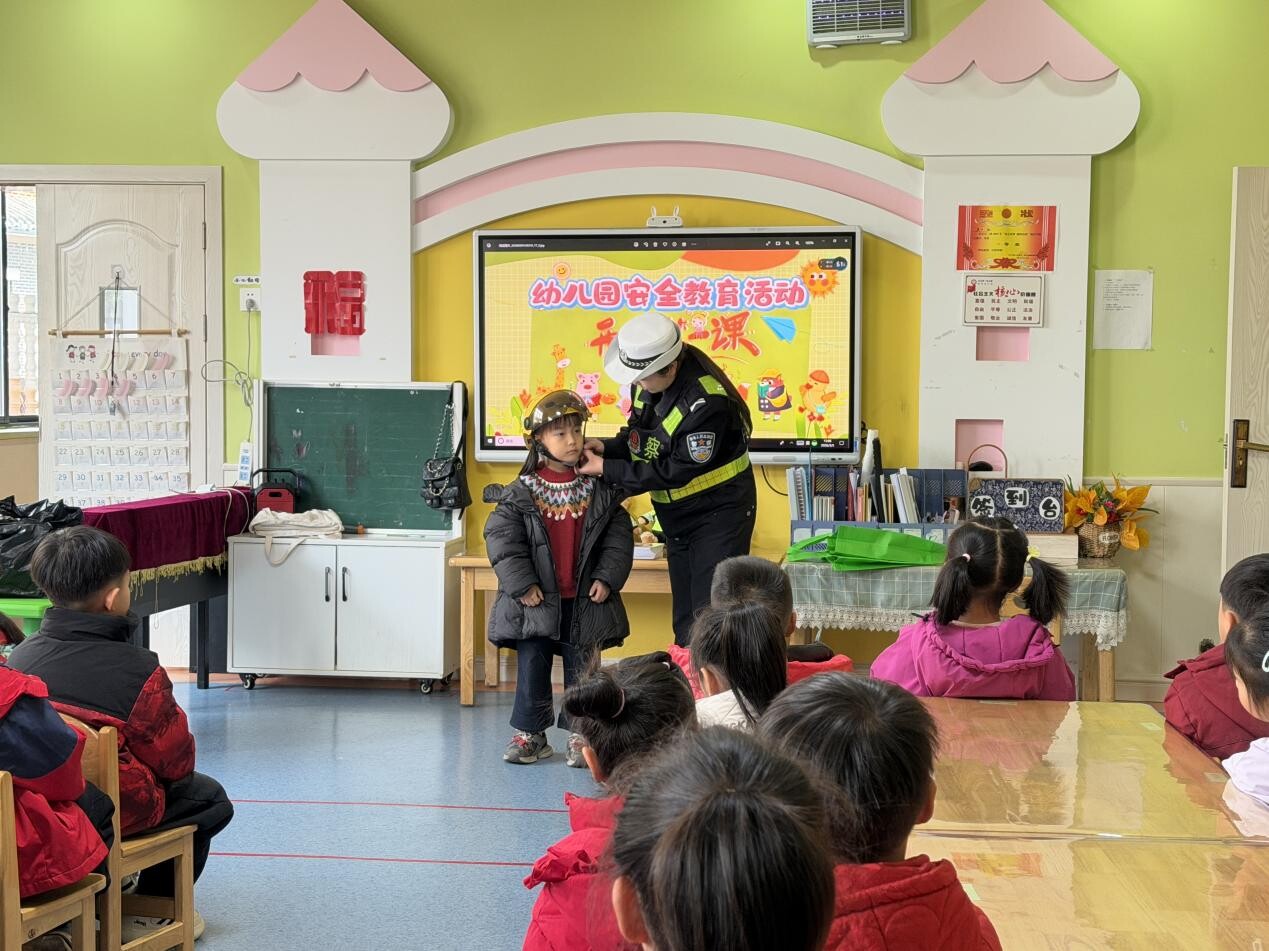 开学第一课！交通安全“童”行  守护萌娃平安成长