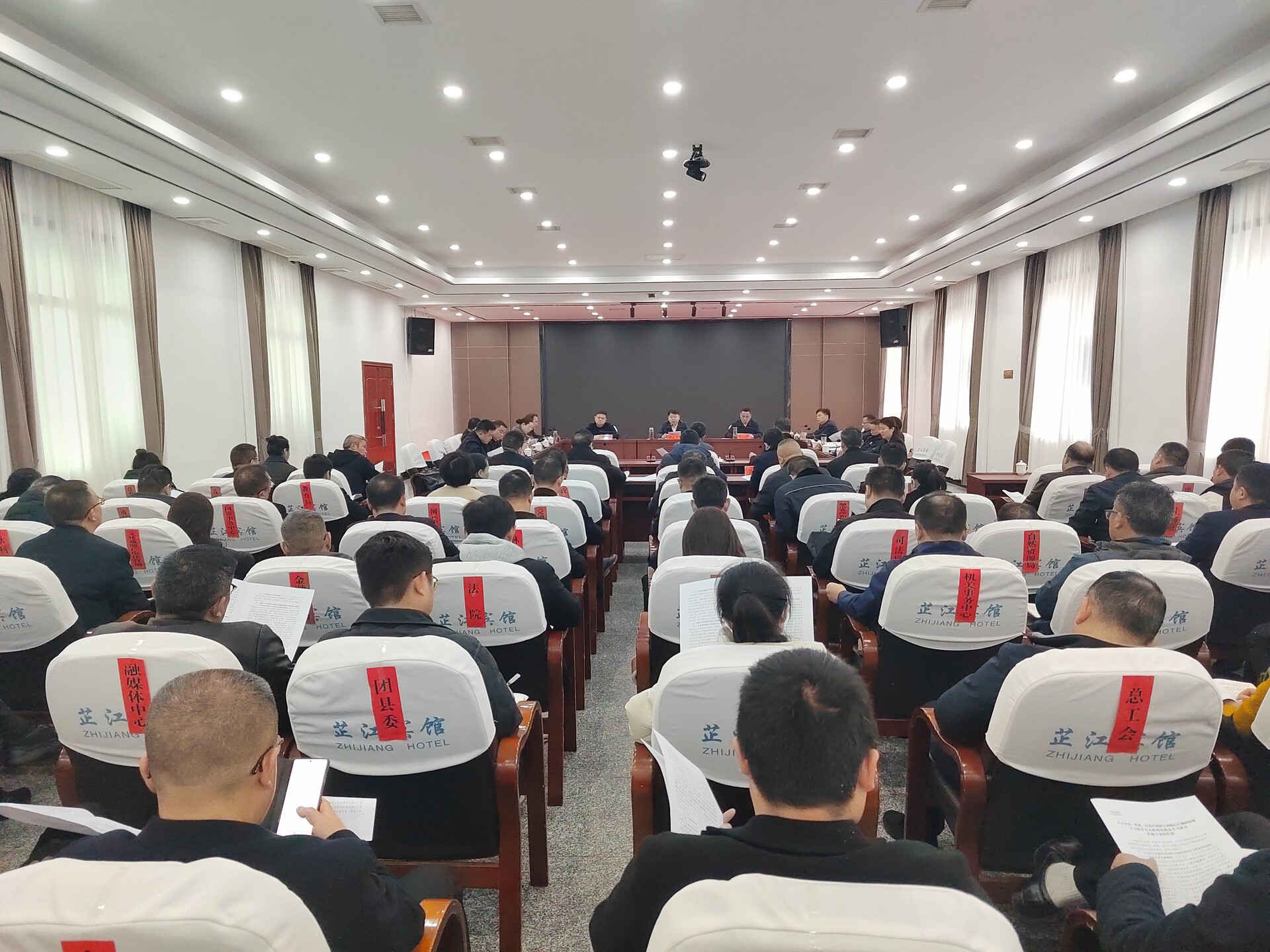 全县党的建设工作领导小组会议召开 启动部署树立和践行正确政绩观学习教育工作 梁志平主持并讲话