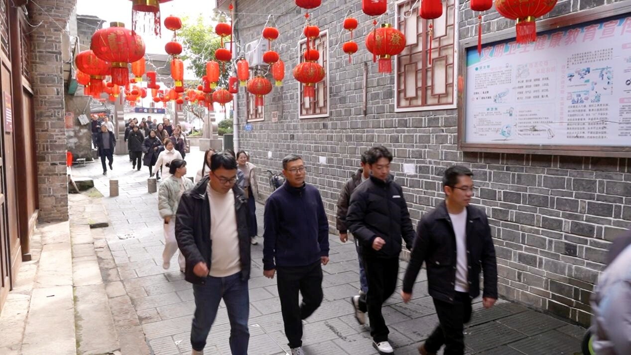 芷江职中开展徒步走暨红色教育活动