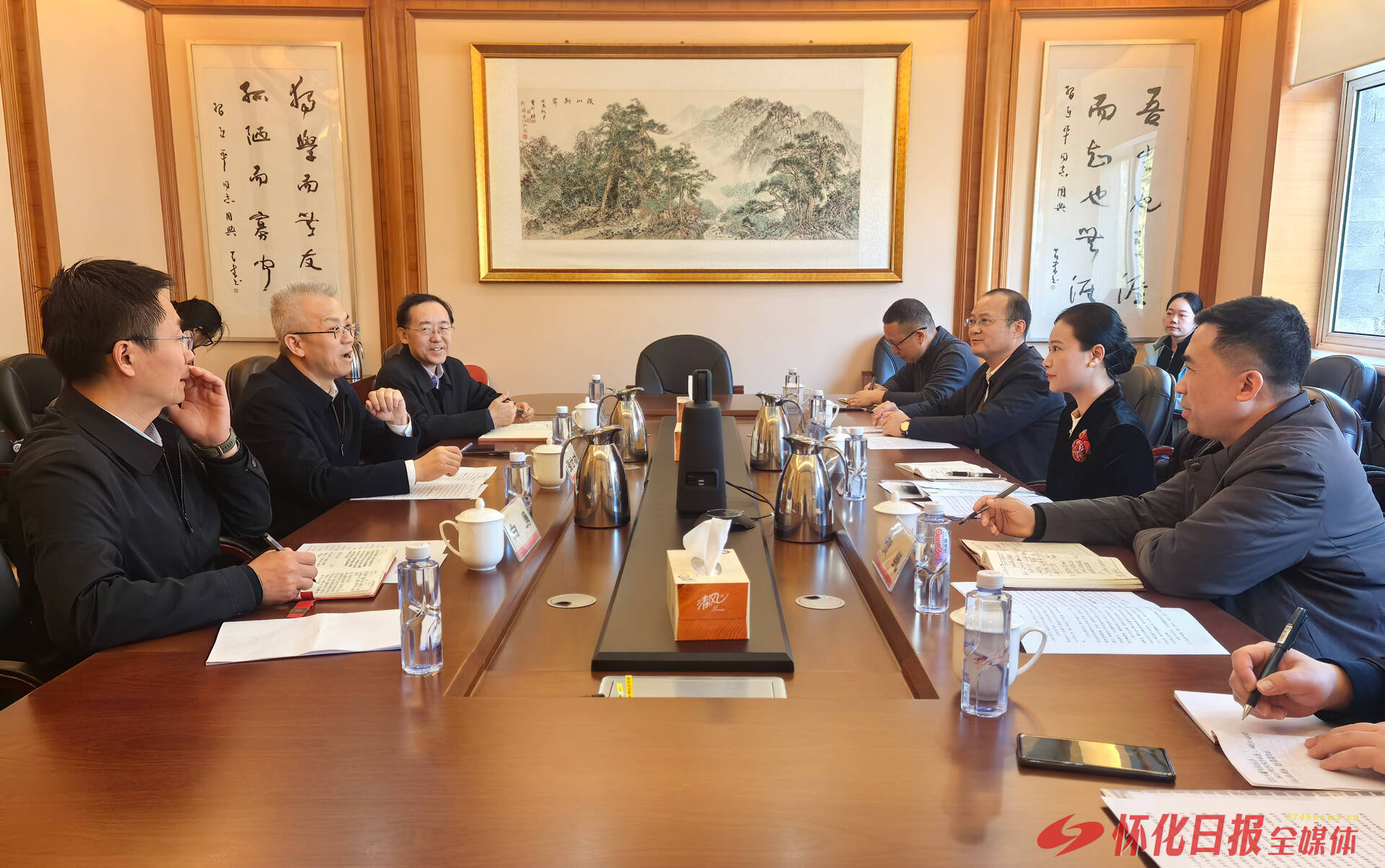 韦朝晖带队赴中央民族大学开展校地合作对接并在京招商考察