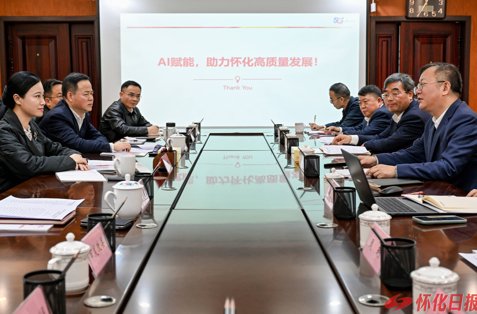 韦朝晖与中国电信湖南公司党委书记万鹏举行工作会谈