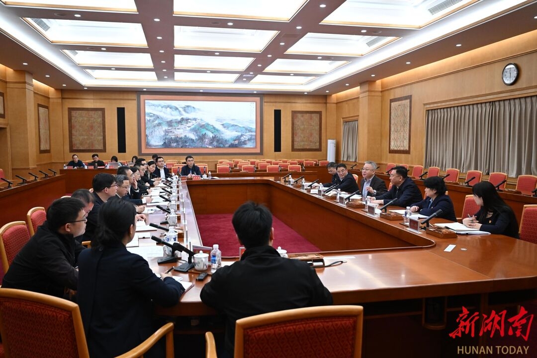 沈晓明参加省委办公厅秘书一处党支部组织生活会