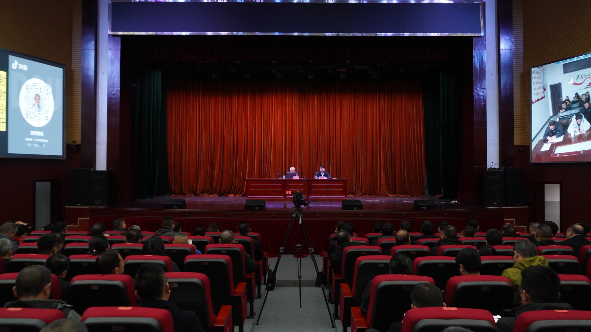 梁志平主持县委理论学习中心组集体（扩大）学习