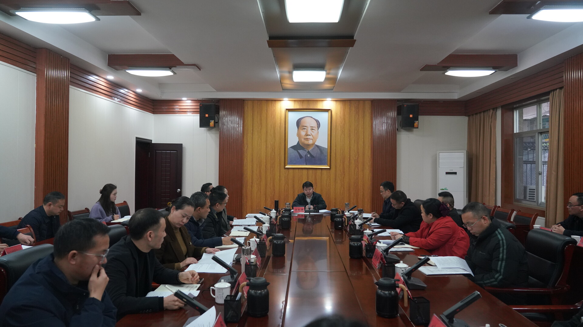 梁志平主持召开县委审计委员会2026年第一次会议