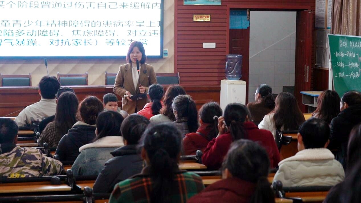 湖南省重点民生实事工程“向阳花”行动走进芷江二中