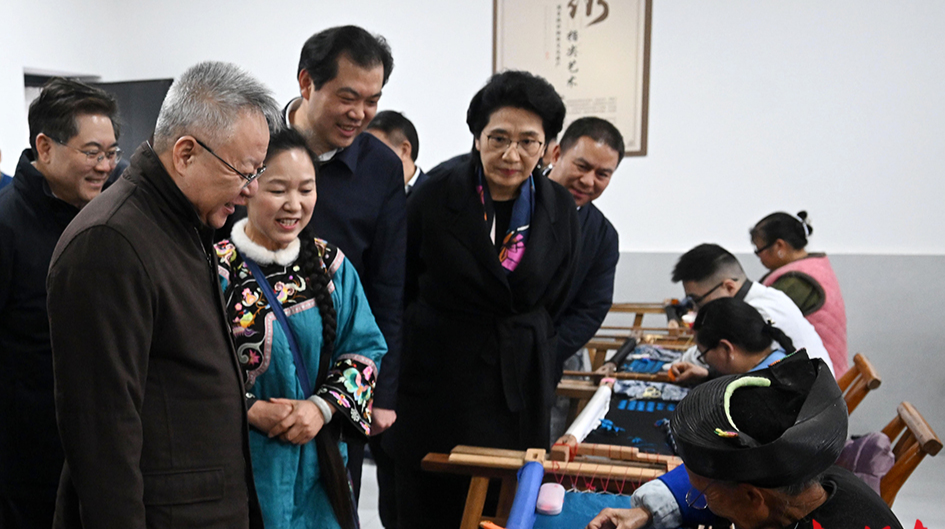 沈晓明赴湘西州调研