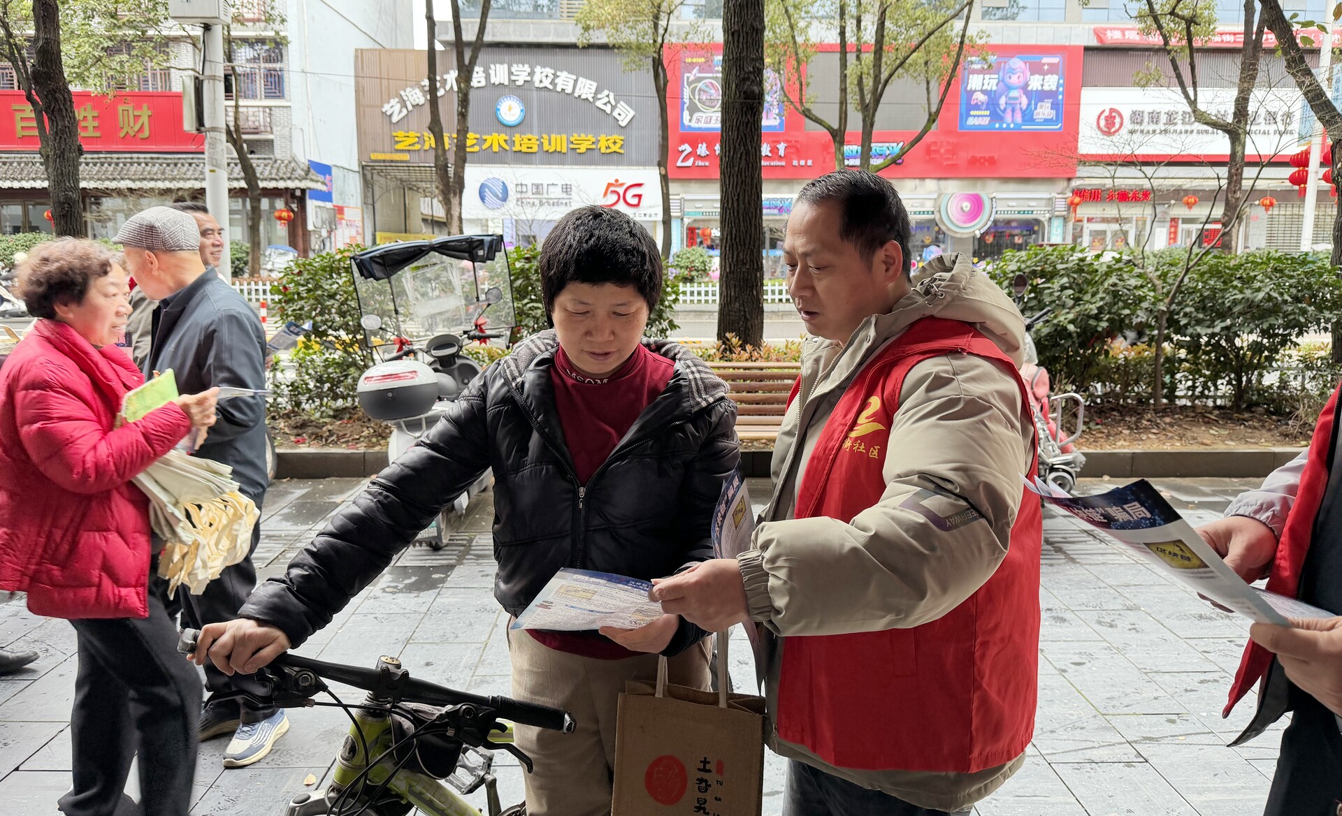 芷江财政局退休支部：银发聚力新征程 余热生辉映初心