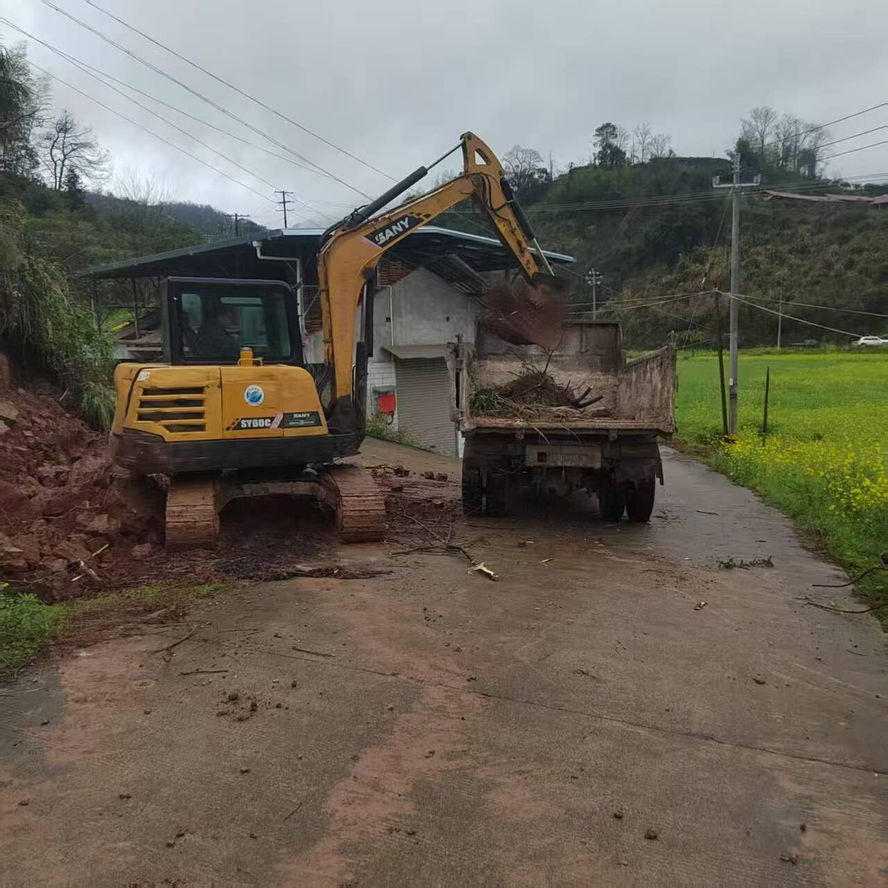 快速响应 全力清障：罗卜田乡及时处置道路垮方，保障群众出行安全