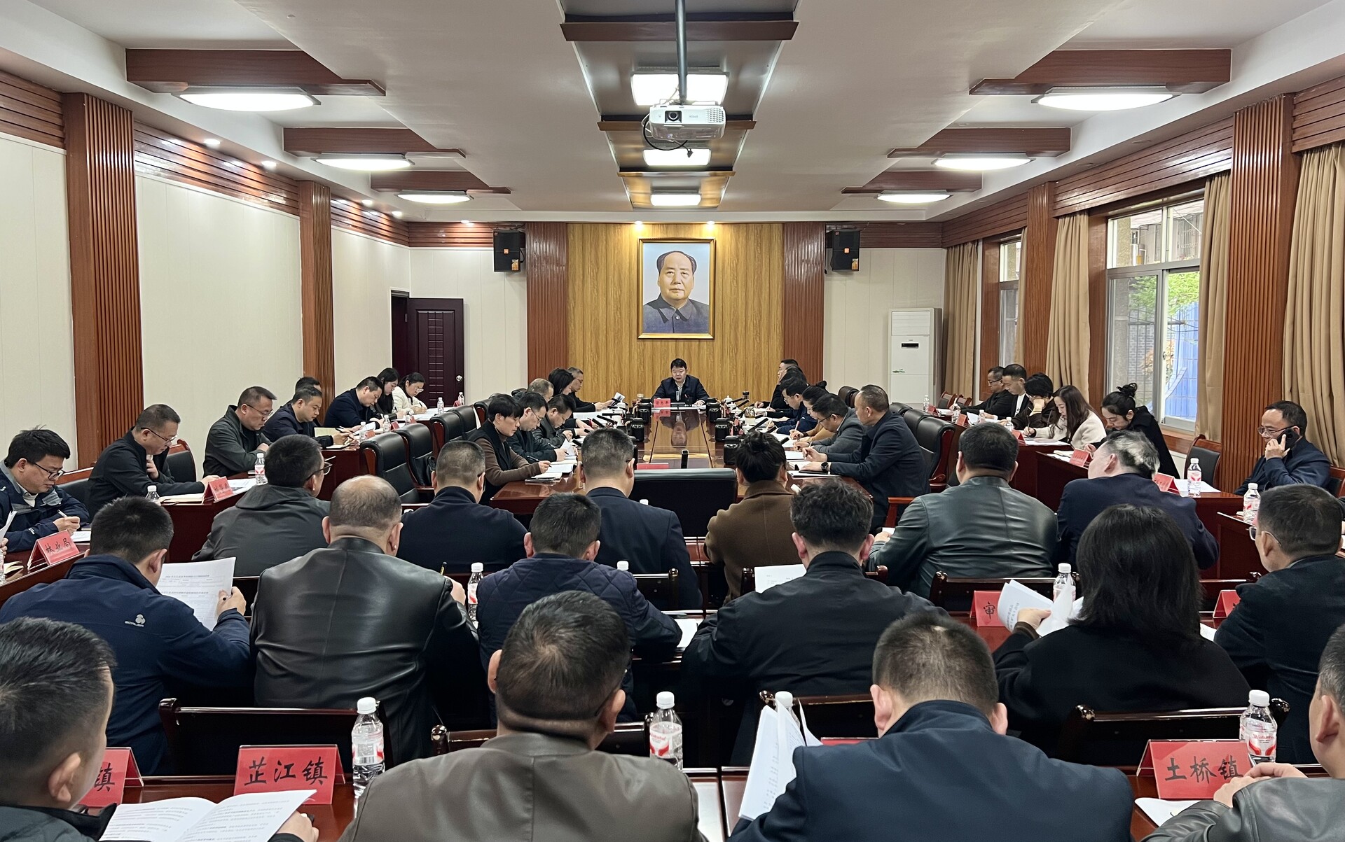 梁志平主持召开县生态环境保护委员会2026年第一次全体（扩大）会议