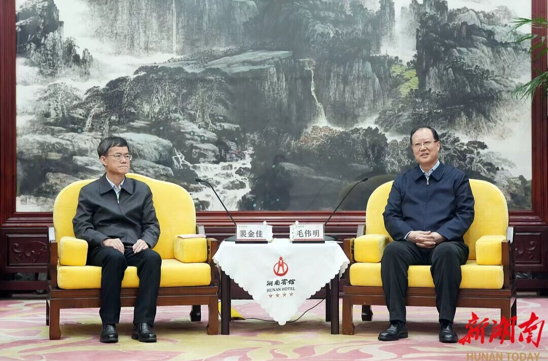 省政府与退役军人事务部举行工作会谈 毛伟明裴金佳出席