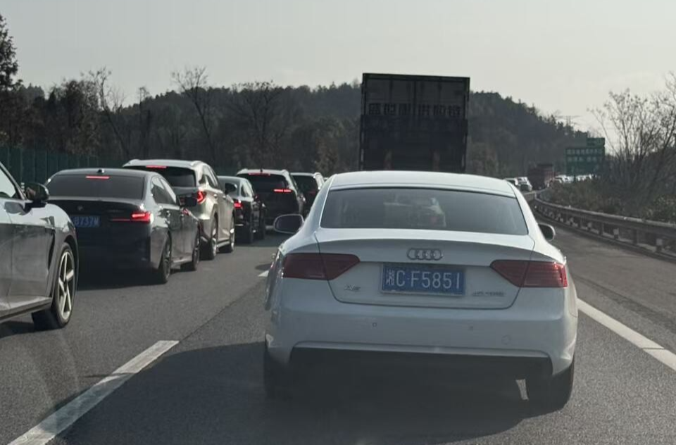 至今日9时，湖南高速公路路网运行平稳
