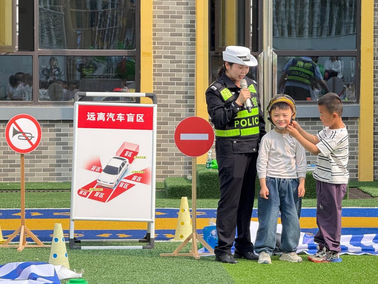 芷江交警走进幼儿园开展趣味交通安全宣传