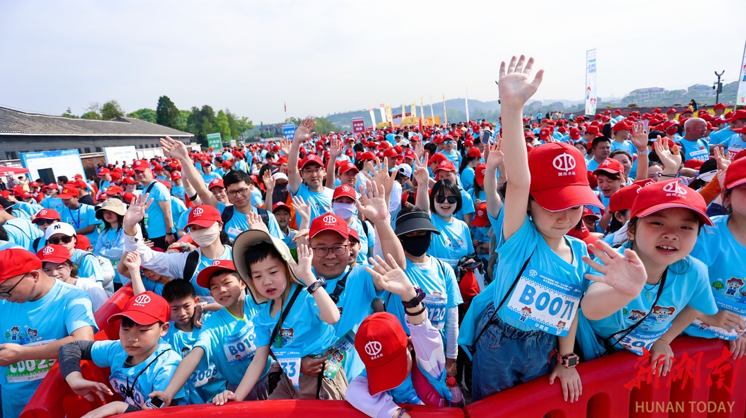 “走娃”跑进芷江——河长制十周年，他们用脚步“告白”绿水青山！