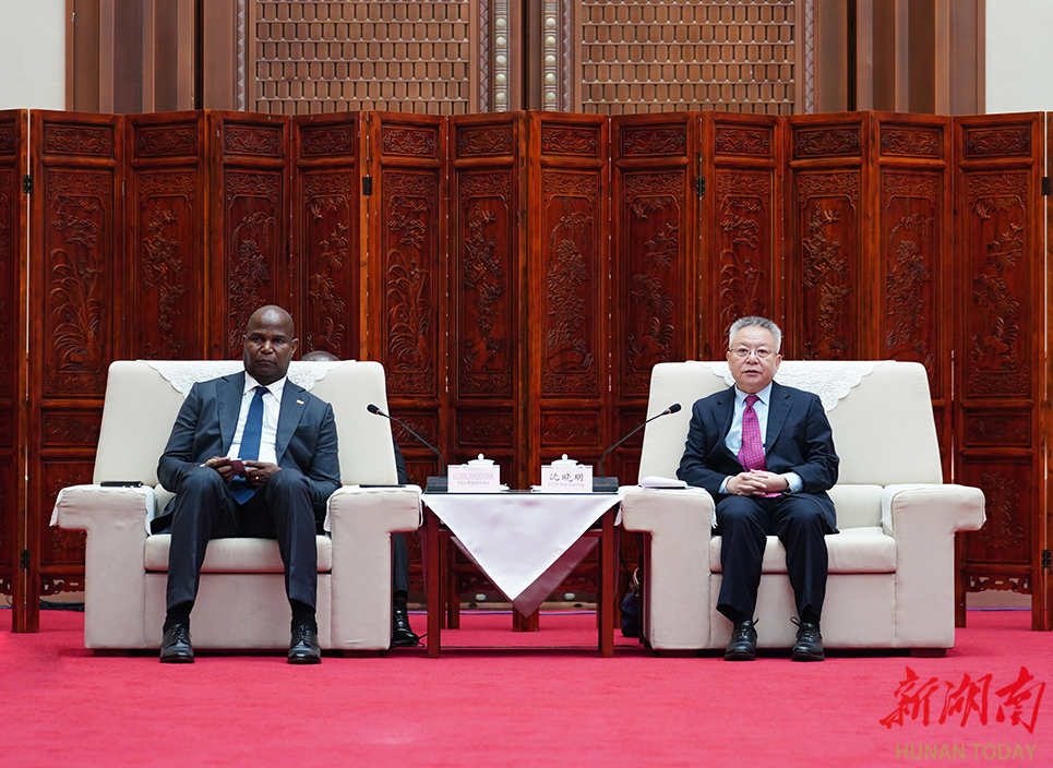 沈晓明会见莫桑比克总统查波一行