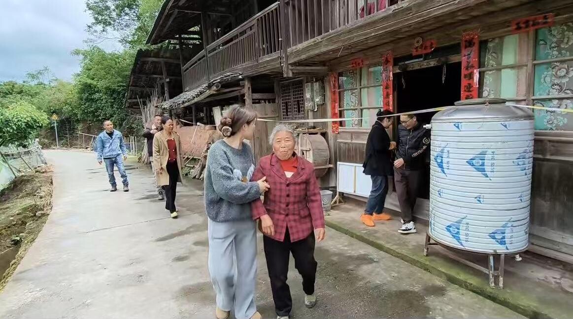 罗旧镇青鹤溪村开展斜坡沟谷地质灾害应急演练