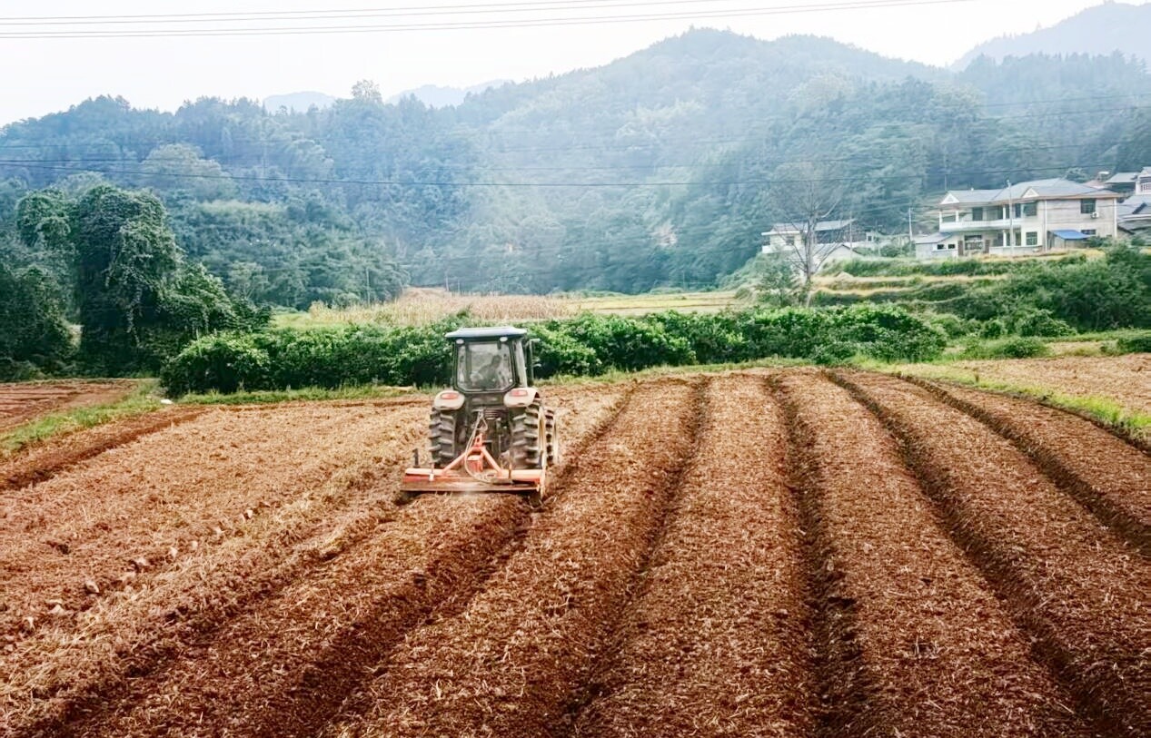 冷水溪向家园村：布谷催春早 农机服务忙