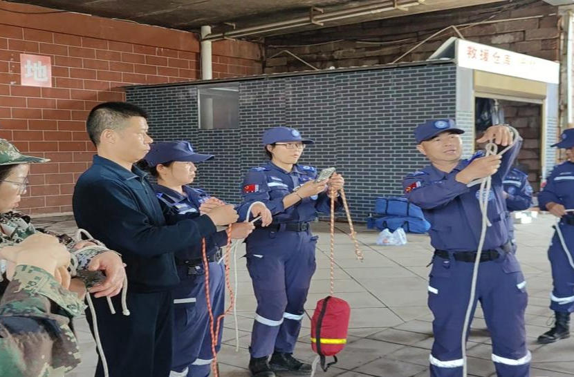 芷江飞虎救援队开展综合救援技能培训