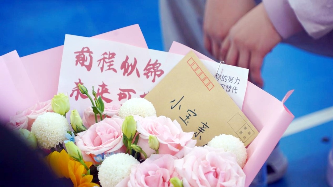 18岁成人礼，芷江女孩读家书破防！“爸妈，我从不怪你们缺席”