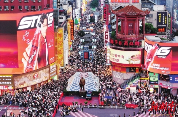 假期首日近930万人次游湖南