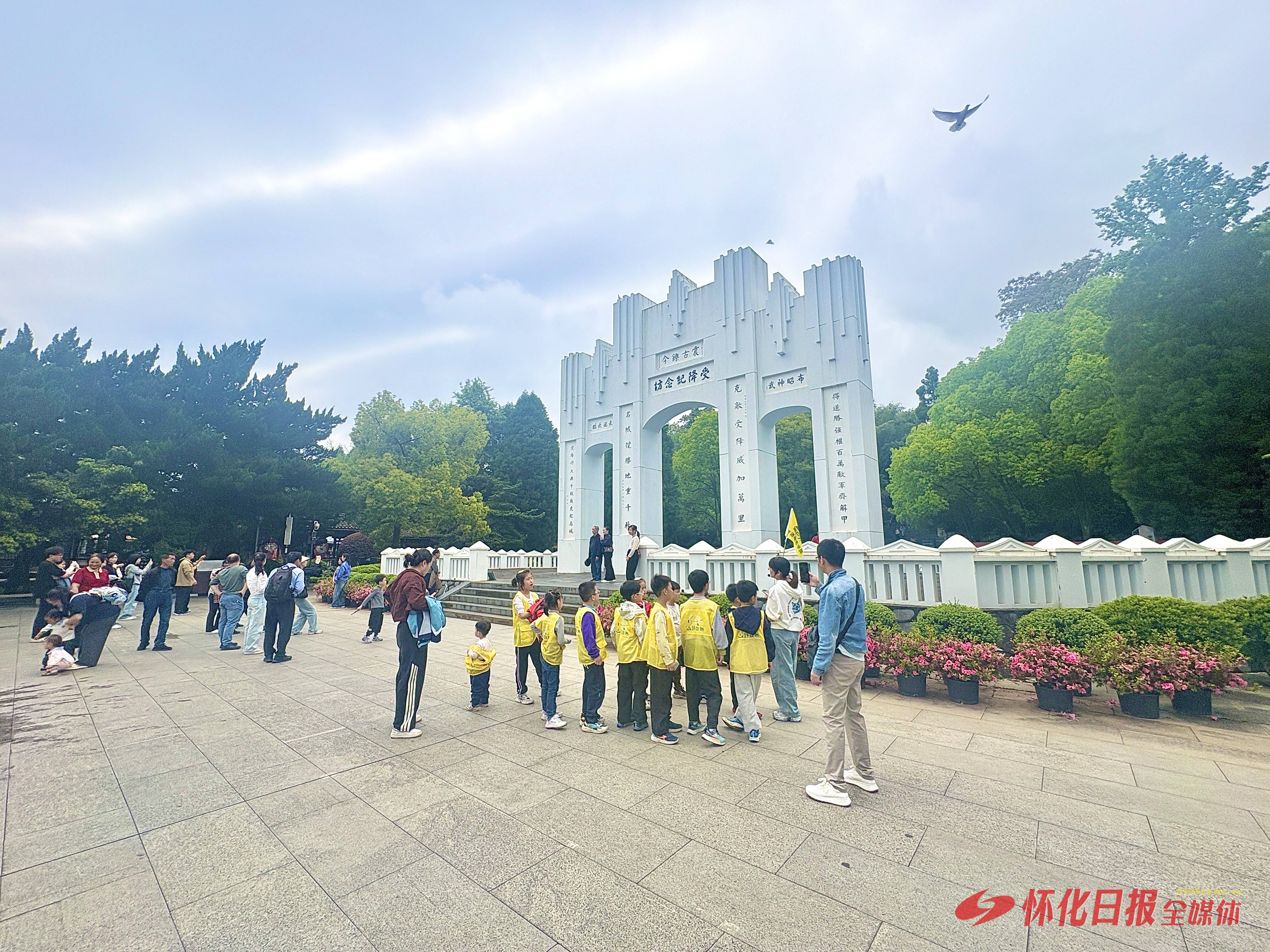 古韵焕新彩 名城迎客来——芷江“五一”假期文旅活动综述