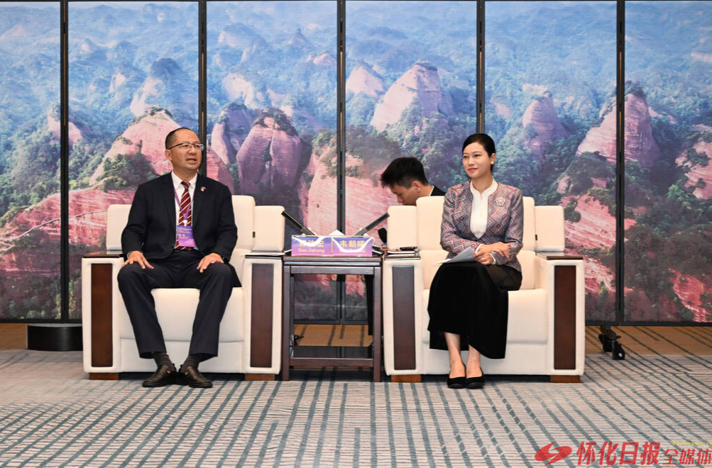 韦朝晖会见境外客商代表