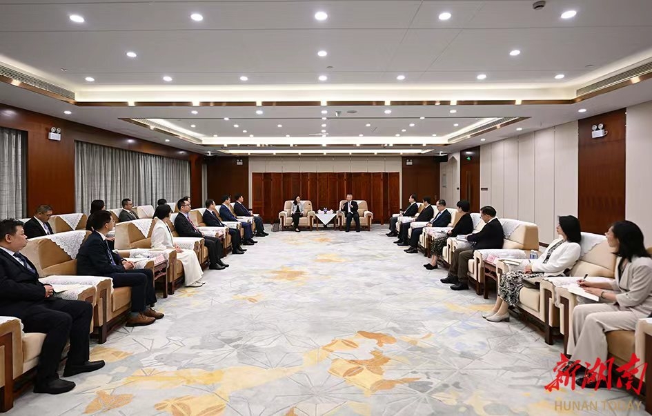 沈晓明会见“跨国公司助力高质量发展地方行”代表团一行