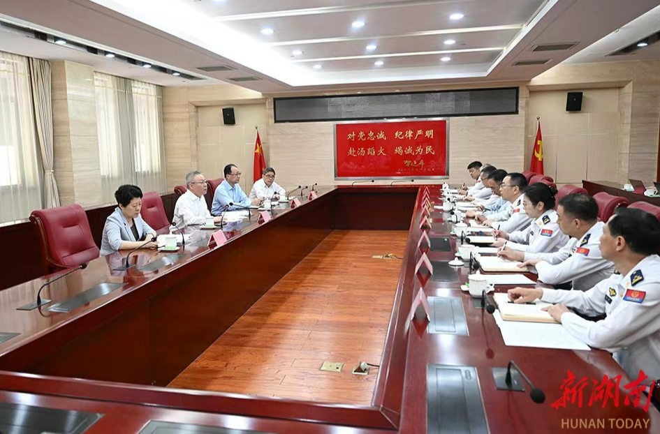 沈晓明毛伟明看望慰问浏阳烟花厂爆炸事故救援指战员代表