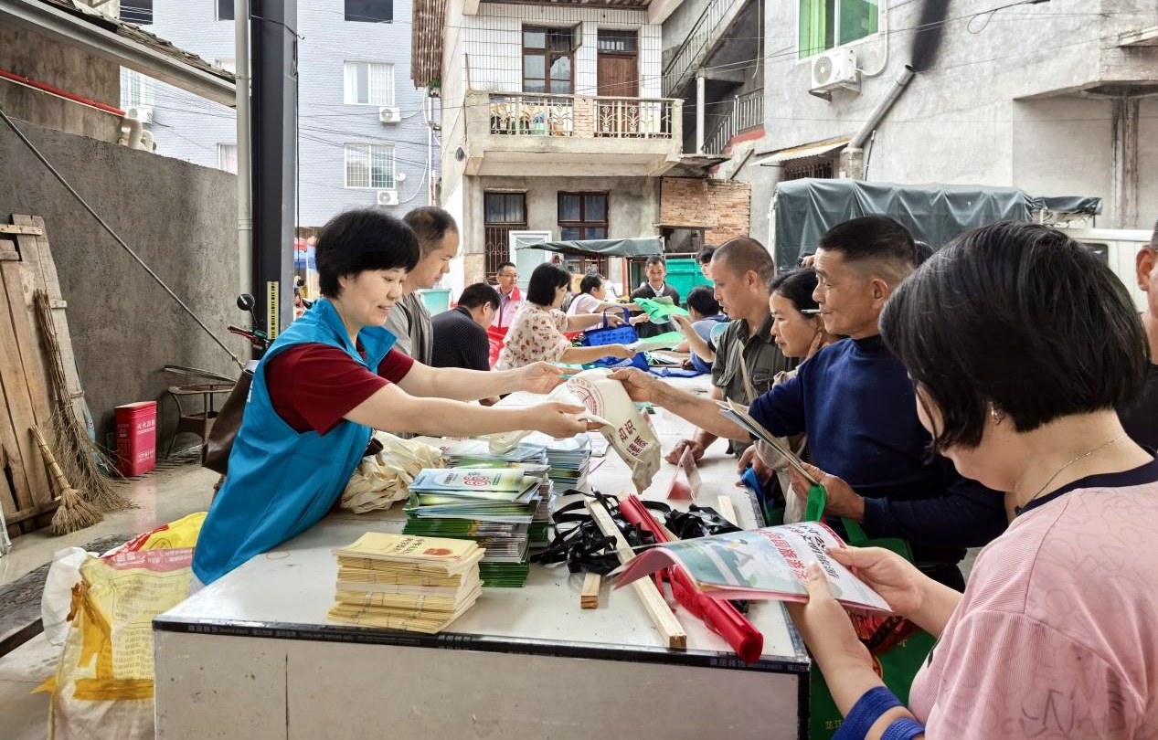 芷江科协赴水宽乡开展农村法治宣传月主题宣传活动