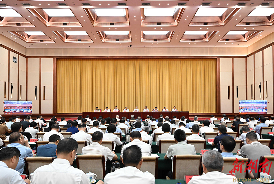 全省树立和践行正确政绩观学习教育警示教育会暨群众身边不正之风和腐败问题集中整治工作推进会召开