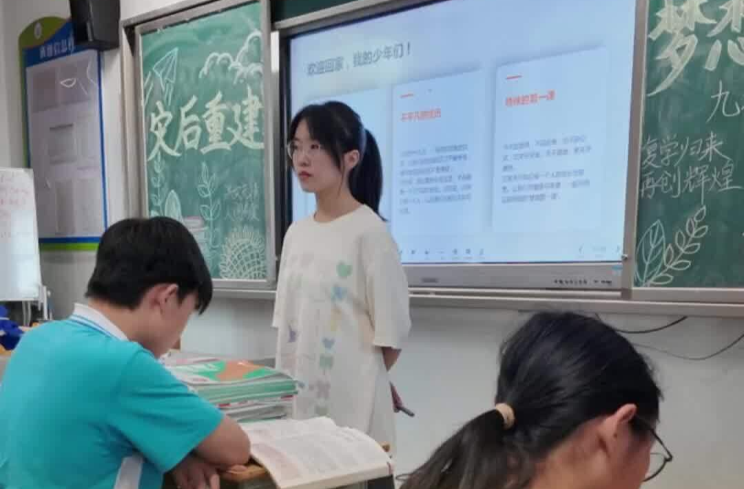 石门县所街乡中心学校清淤完成，孩子们有了新被子新桌椅，九年级今日开始复课