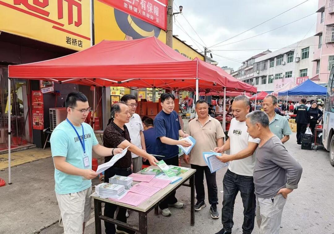 岩桥镇开展民法典暨农村法治宣传活动
