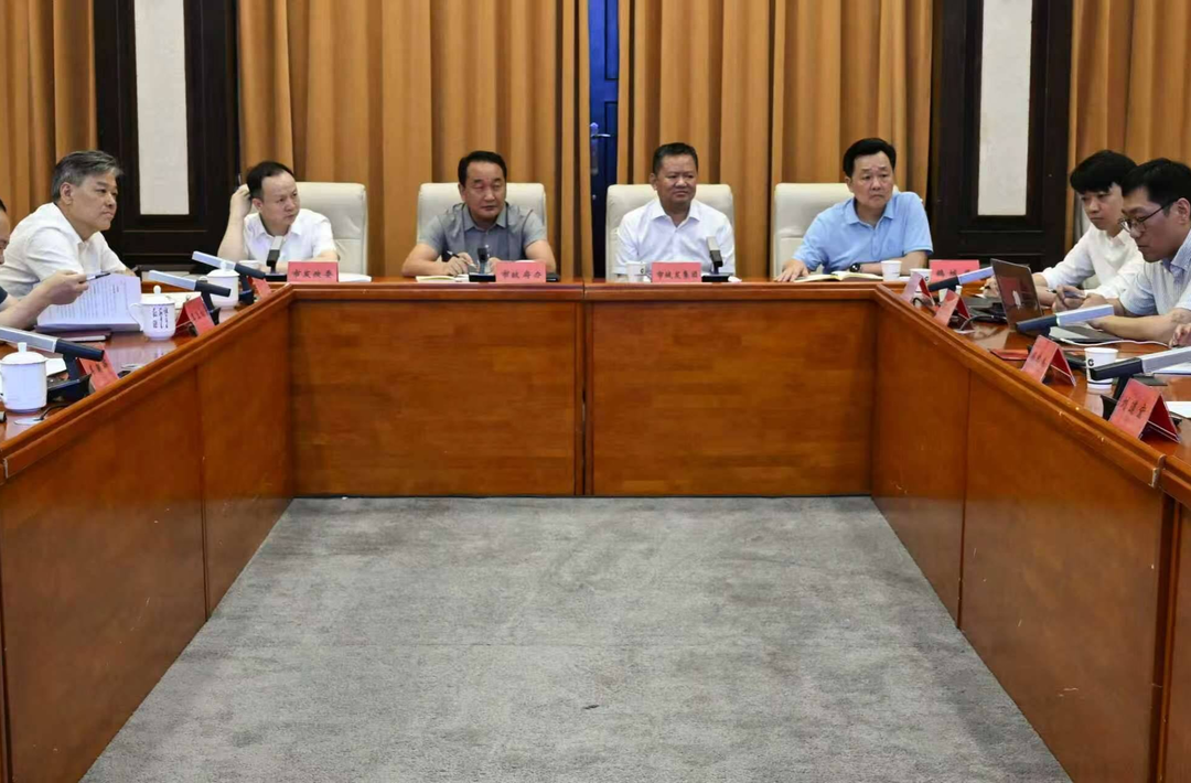韦朝晖与华强方特集团执行总裁顿忠杰座谈