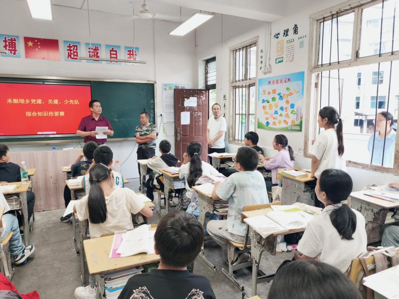 禾梨坳乡：六一送温情 关爱伴成长