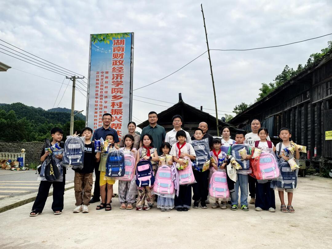 牛牯坪乡：情暖六一 关爱同行
