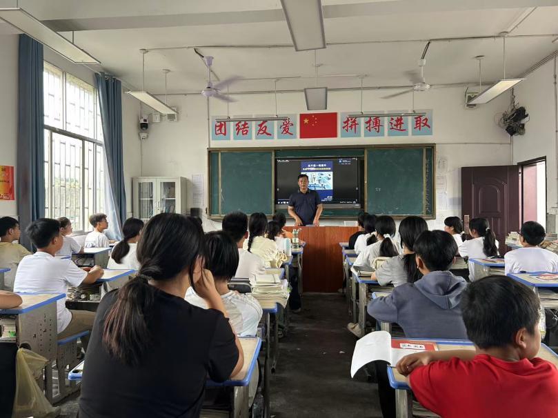 罗旧镇开展“安全生产月”进校园活动