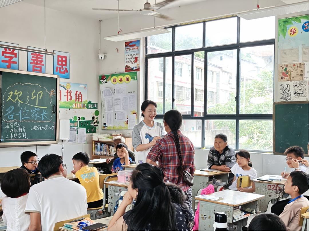 家庭教育课堂走进洞下场乡