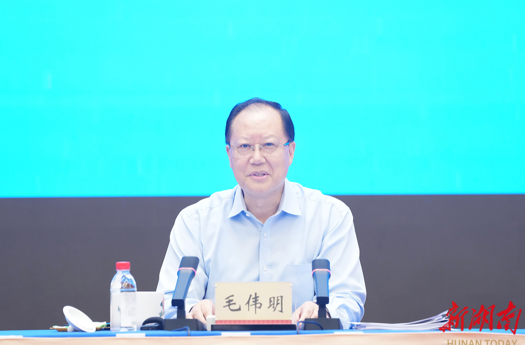 全省打造先进制造业高地推进大会召开 毛伟明讲话