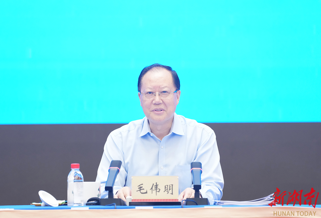 全省打造先进制造业高地推进大会召开 毛伟明讲话